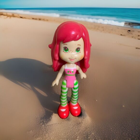Strawberry Shortcake Doll Figure Hasbro 2008 Berry Best Friends Mini - Picture 1 of 3
